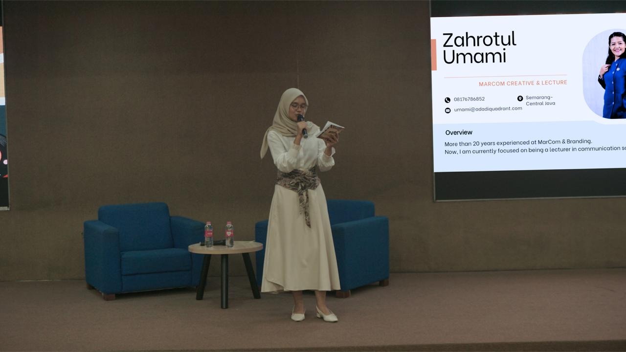 Pembacaan CV Pemateri Kedua oleh Moderator